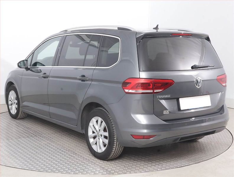 Volkswagen Touran (2019) Highline 1.5 TSI - fotka 4 z 21