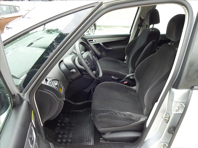 Citroën C4 Picasso 1,6HDI 80kW - fotka 15 z 44
