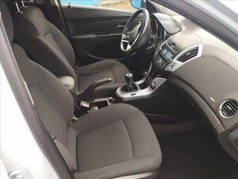 Chevrolet Cruze 1,7 96 KW - fotka 7 z 17