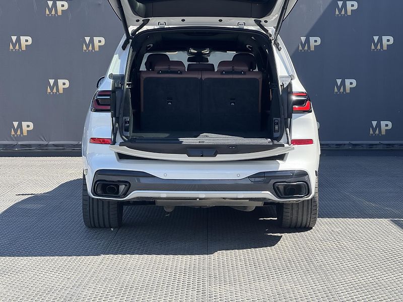 BMW X7 (2022) 40d 250kw M-Packet - fotka 11 z 60
