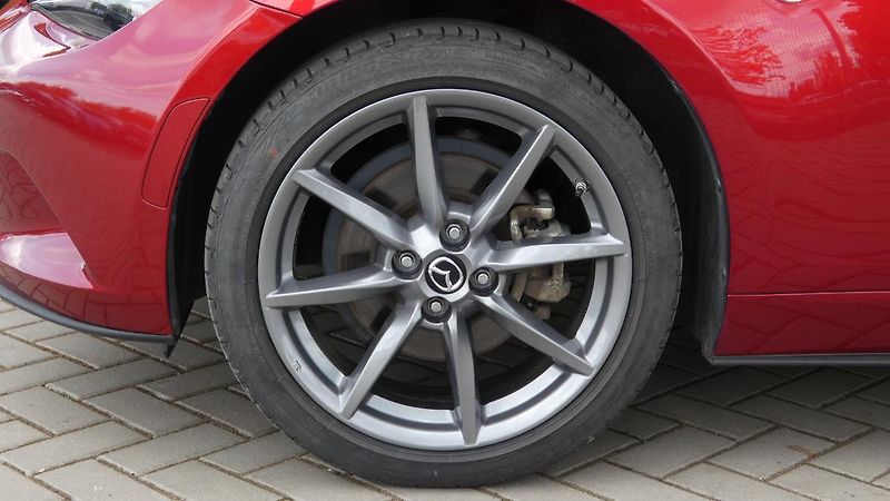 Mazda MX-5 RF 2.0 Skyactiv-G184 Exclusive - fotka 21 z 22