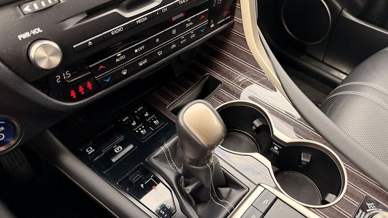 Lexus RX 450h 450H 3,5 HEV LUXURY - fotka 17 z 26