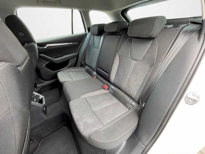 Škoda Octavia (2023) 1.5 TSI 110kW Style Plus combi - fotka 25 z 35