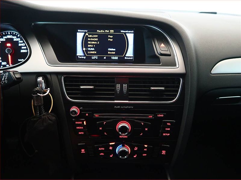 Audi A4 (2012) Ambition 2.0 TDI, Serv.kniha - fotka 12 z 16