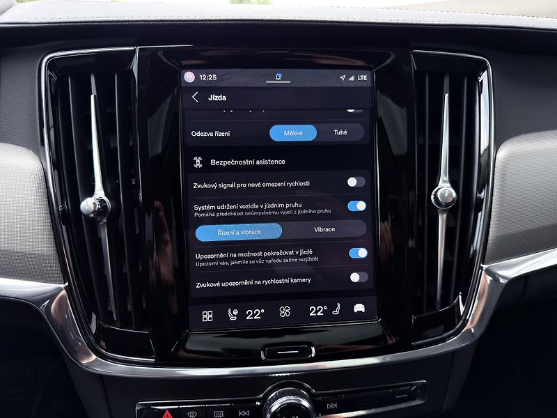 Volvo S90 T8 AWD // ULTIMATE // 335 kW - fotka 35 z 50