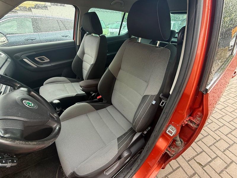Škoda Fabia (2007) II 1.4 16V Sportline - fotka 8 z 11