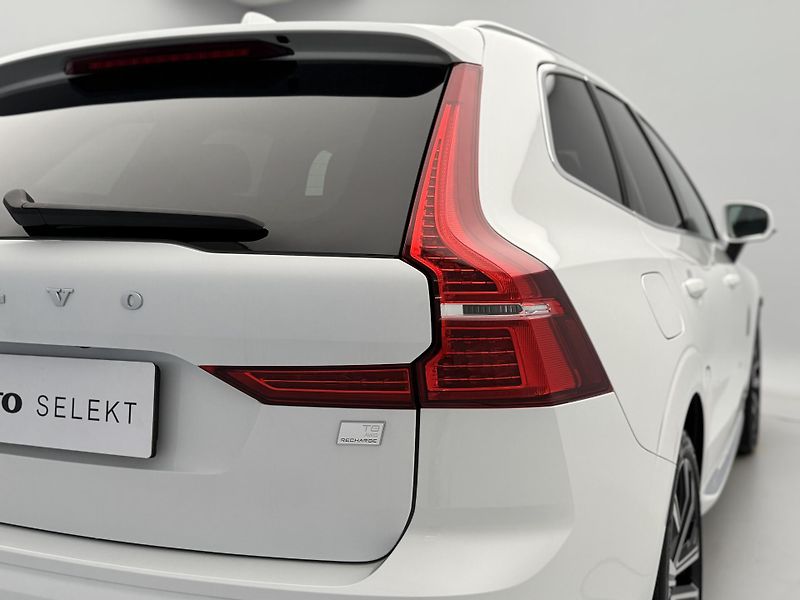 Volvo XC60 T8 AWD RECHARGE BRIGHT PLUS  - fotka 34 z 48
