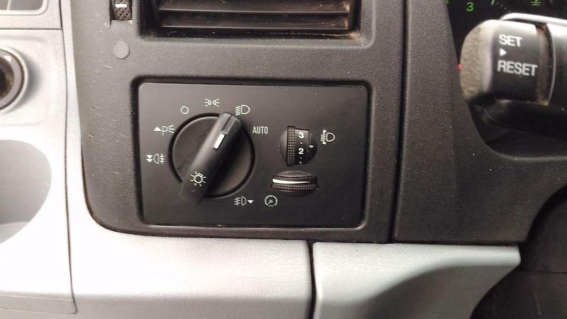 Ford Transit (2013) 2,2TDCI,92KW,4X4,7MÍST,TAŽNÝ - fotka 22 z 25