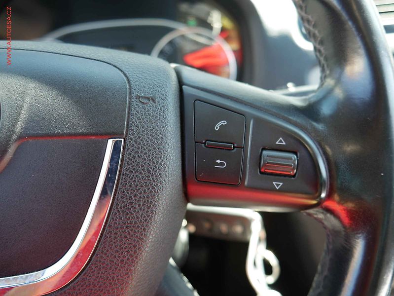 Škoda Octavia (2010) 1.6TDi, Navi, xenon - fotka 15 z 18