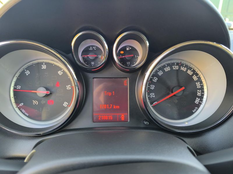Opel Astra (2011) 1.7 CDTi,SERVISNÍ KN. DOL KM. - fotka 17 z 29
