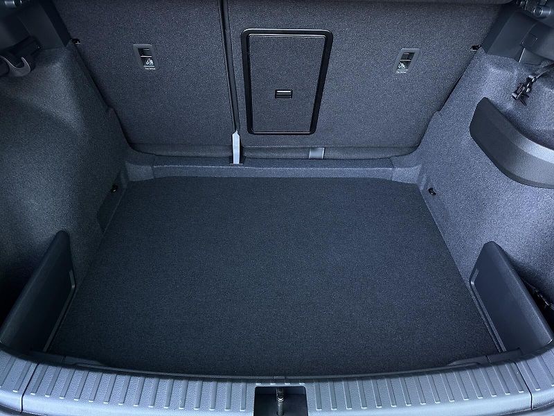 Škoda Karoq 2.0TDi 4x4 DSG 150PS TOP & Sel - fotka 47 z 49