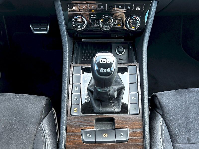 Škoda Superb (2021) Combi 2.0 TDI 147kW 4x4 DSG Sc - fotka 23 z 35