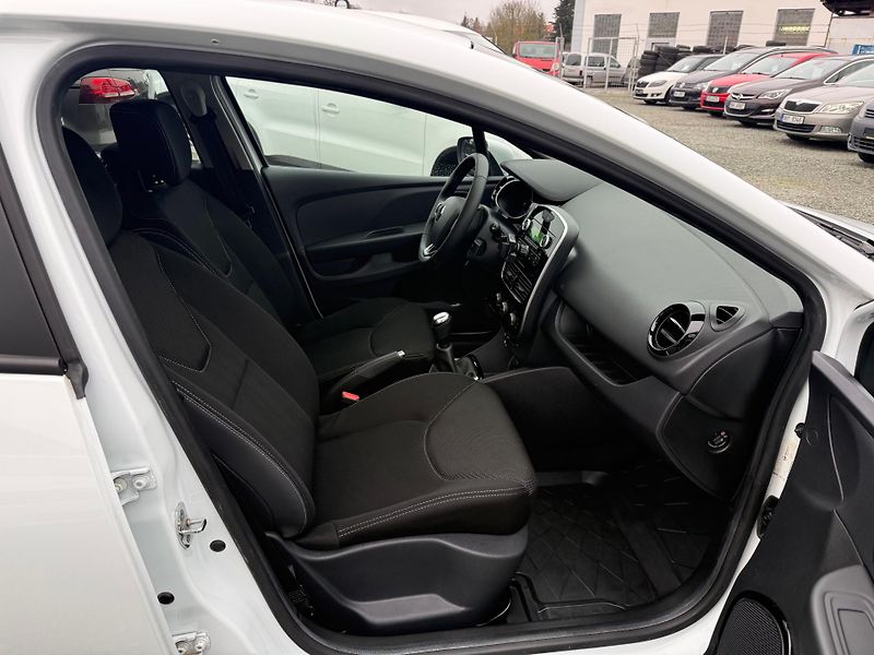 Renault Clio 0.9 TCe Generation - fotka 9 z 13
