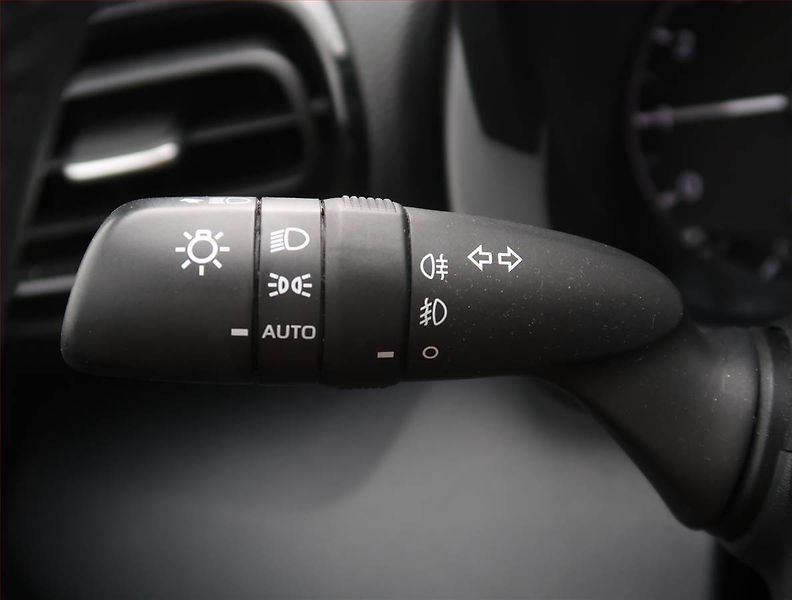 Toyota Yaris (2021) 1.5 VVT-i, Automat, Serv.kniha - fotka 17 z 20