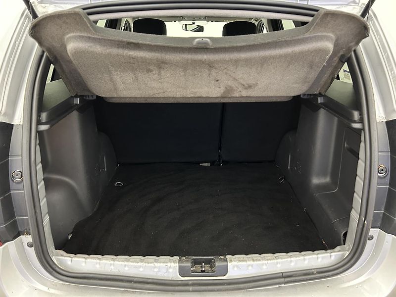 Dacia Duster 1.6 SCe Comfort - fotka 18 z 22
