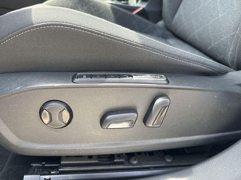 Volkswagen Golf (2022) 2.0 TDI Variant Life - fotka 23 z 30