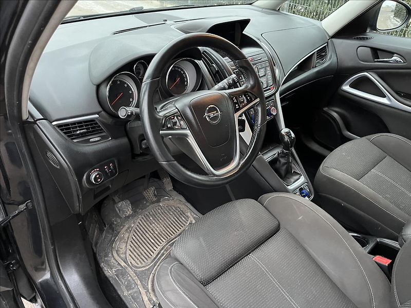 Opel Zafira 1,6 CDTi 100KW TOURER 2xKOLA - fotka 9 z 39
