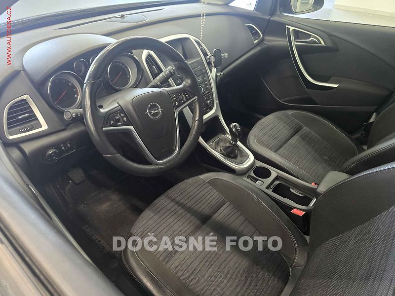 Opel Astra (2014) 1.4 16V, servis.kniha - fotka 3 z 3