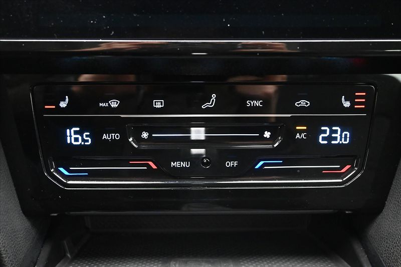 Volkswagen Passat 2,0 TDI 110 kW DSG Business Zá - fotka 21 z 31