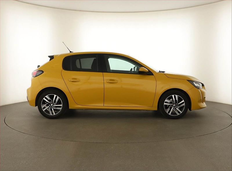 Peugeot 208 (2021) Allure 1.2 PureTech, Kůže - fotka 6 z 13