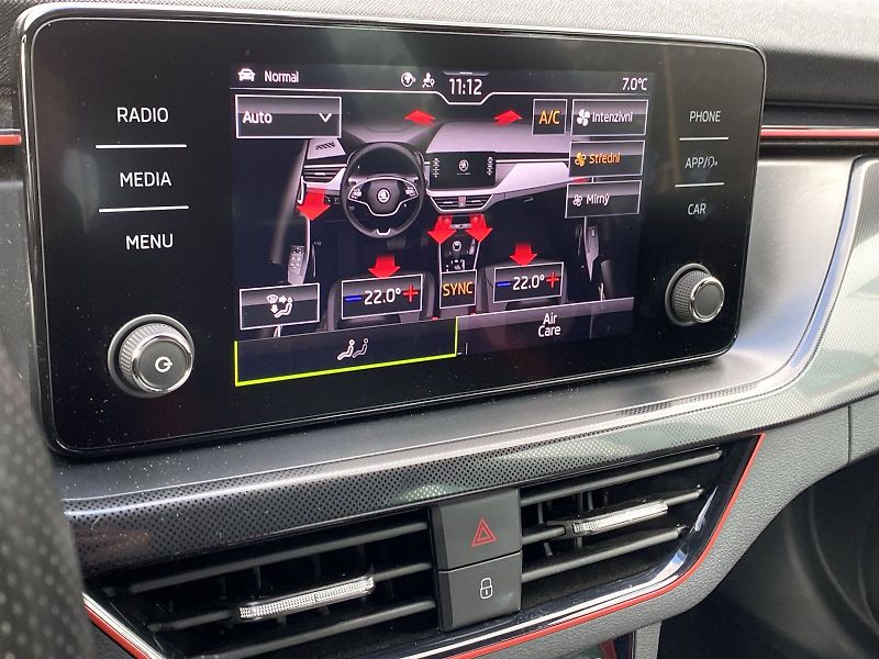 Škoda Kamiq (2022) 1.0 TSI DSG Monte Carlo - fotka 12 z 38
