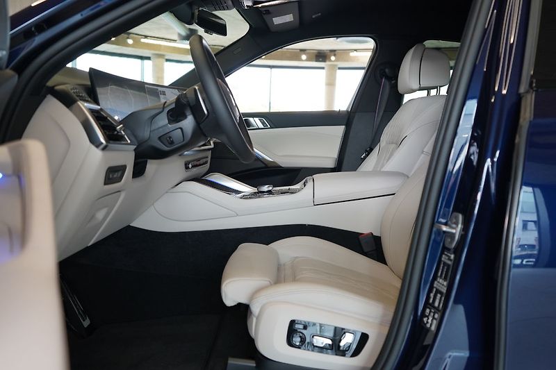 BMW X6 30d xDrive, Vzudch, Masáž - fotka 18 z 47
