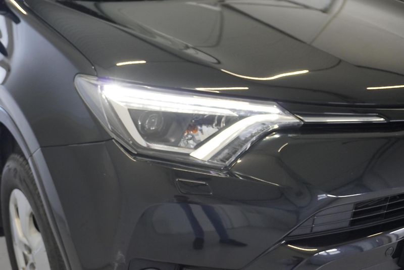 Toyota RAV4 2.5 HYBRID EXECUTIVE 4WD AUT. - fotka 10 z 28