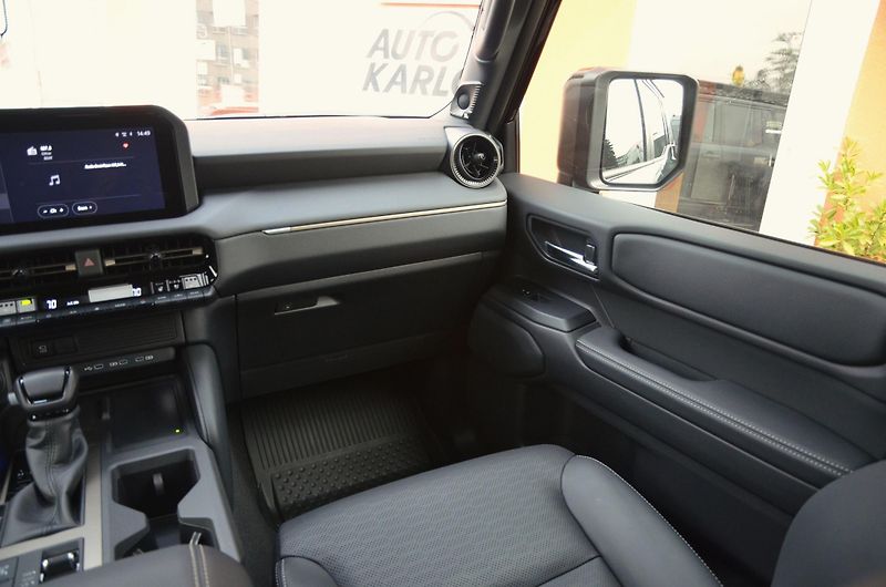 Toyota Land Cruiser 2.4 iFORCE MAX / ČR (Dajbych) - fotka 30 z 45
