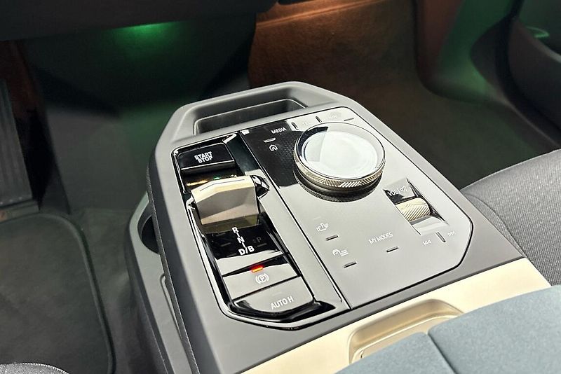 BMW iX xDrive40 - fotka 10 z 13