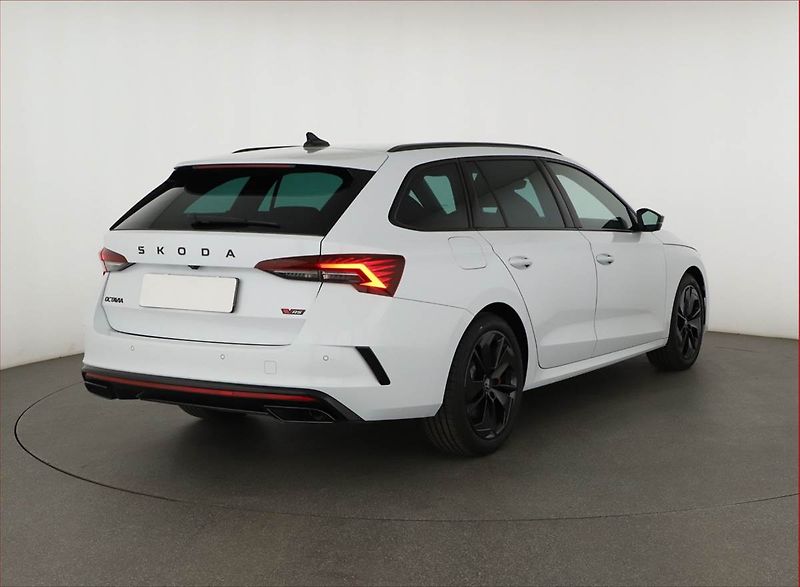 Škoda Octavia (2025) RS 2.0 TSI, ACC, Matrix, Tažné - fotka 5 z 26