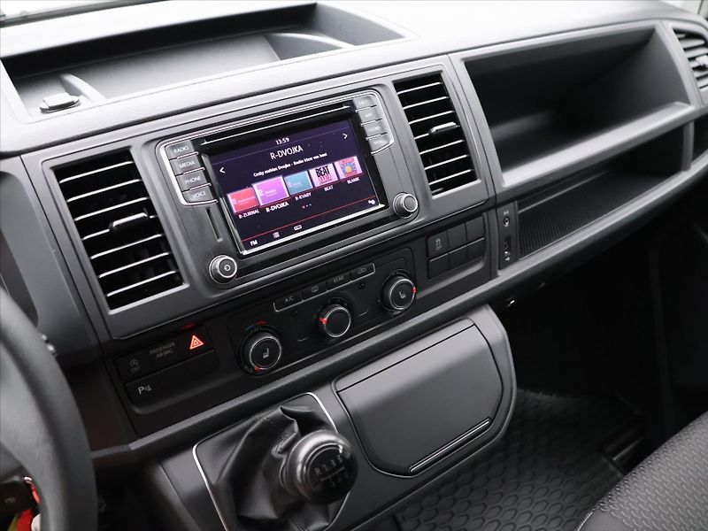 Volkswagen Multivan 2,0 TDI 110kW 7-Míst Tažné - fotka 18 z 29