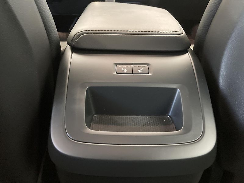 Volvo XC60 B4 AWD PLUS DARK AT8, ČR - fotka 16 z 26