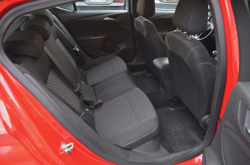 Opel Astra (2016) 1.0T 77kW Enjoy / ČR /61.900km - fotka 13 z 34