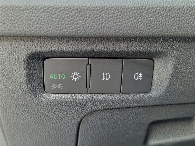 Škoda Octavia 2.0 TDI Style Combi,ČR,1.Maj. - fotka 38 z 49