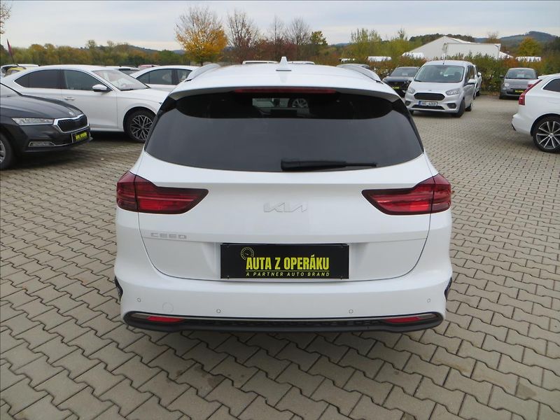 Kia Ceed 1,5 T-GDI 118kW SW Top AUT ČR - fotka 6 z 26