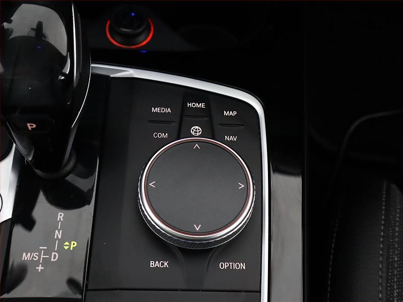 BMW Řada 1 (2019) Luxury Line 116d, Automat - fotka 14 z 18