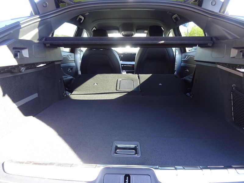 Peugeot 408 (2026) GT Plug-in HYBRID 240 e-DCS7 - fotka 15 z 55