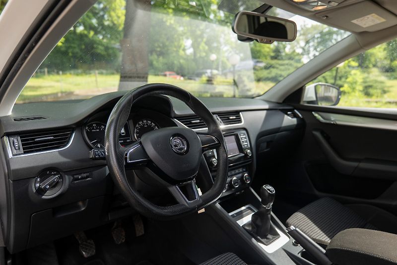 Škoda Octavia 1.4 TSI Tažné Tempomat R17 Alu - fotka 12 z 26