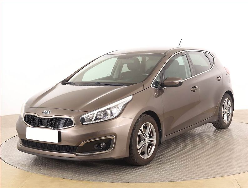 Kia Ceed (2017) 1.6 GDI, Serv.kniha, Tempomat - fotka 2 z 16