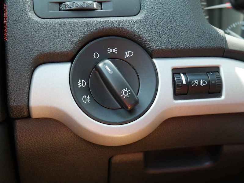 Škoda Octavia (2012) 1.6TDi, ČR, Ambition - fotka 16 z 16