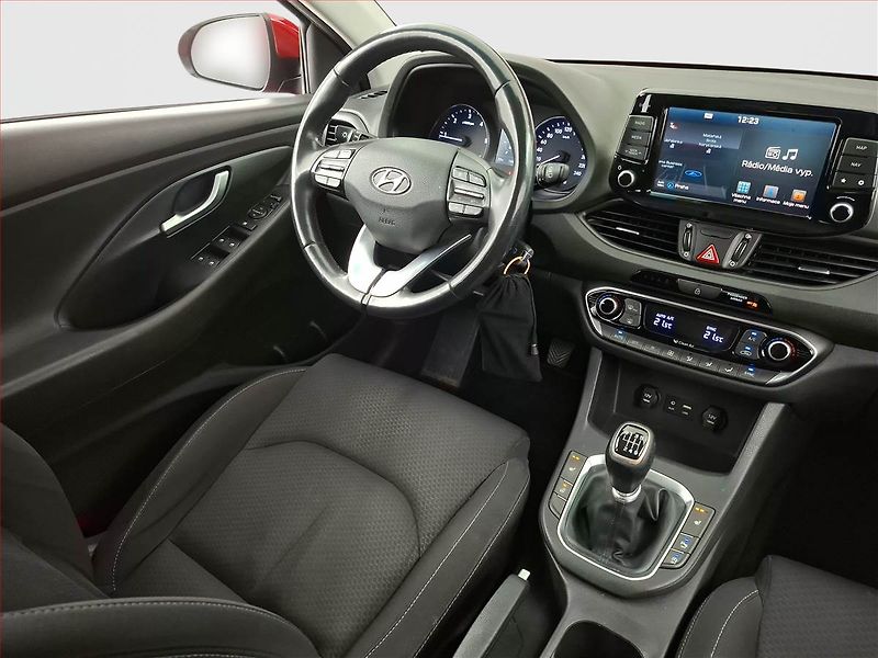 Hyundai i30 (2017) 1.6 CRDi, Navi, Tempomat - fotka 7 z 19
