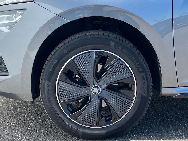 Škoda Kamiq 1,0 TSi 85kW 7DSG MONTE CARLO - fotka 12 z 26