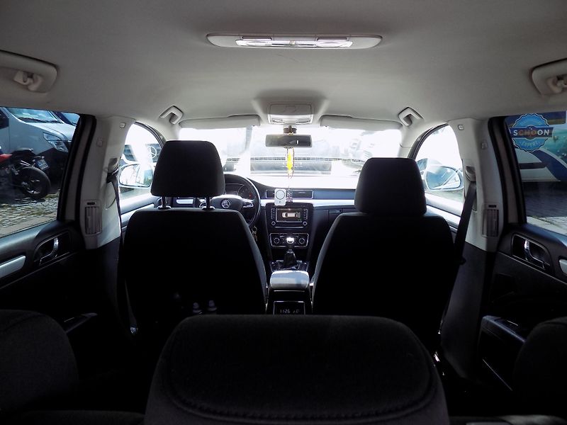 Škoda Superb 1,6 TDI 77 KW NAVI, TEMP - fotka 19 z 34