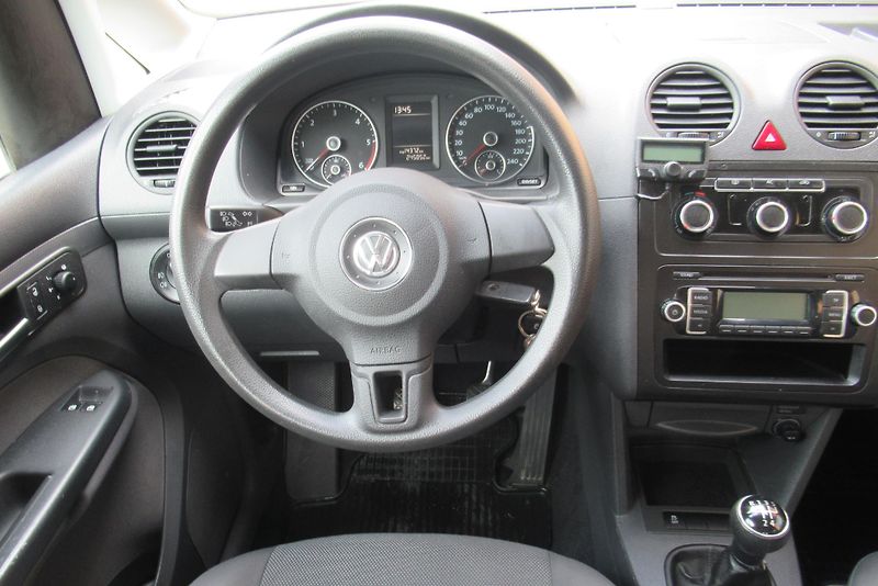 Volkswagen Caddy 1.6 TDI KLIMA TAŽNÉ - fotka 12 z 31