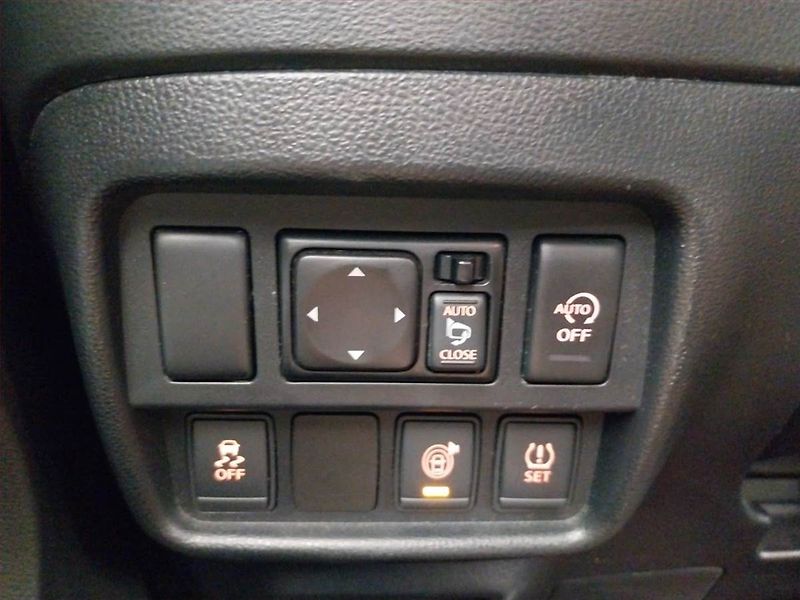 Nissan Juke (2015) Tekna 1.6 DIG-T, Navi - fotka 20 z 20