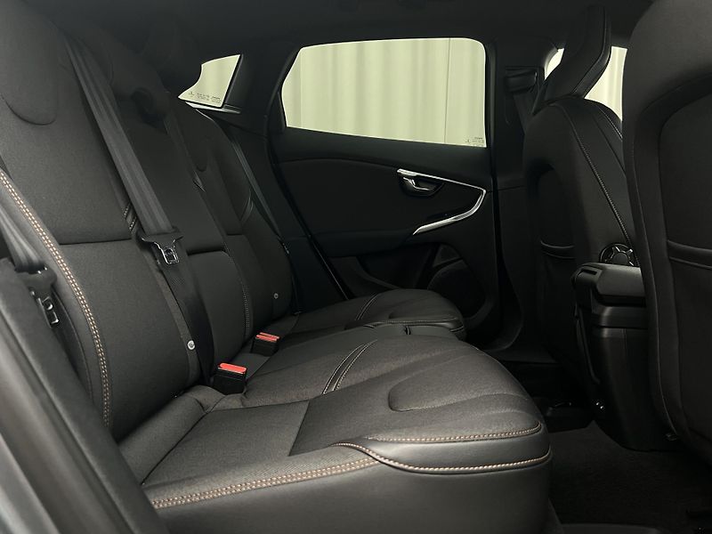 Volvo V40 CC D3 PLUS AUT - fotka 21 z 39