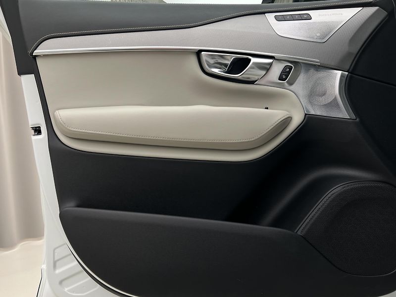 Volvo XC90 B5 AWD R-DESIGN 7 MÍST AUT - fotka 7 z 48