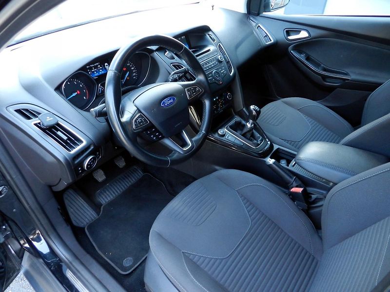 Ford Focus 1.0 EcoBoost 92 kW - fotka 8 z 13