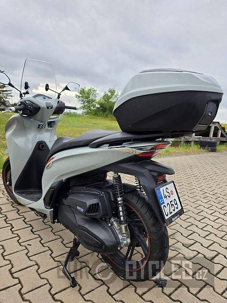 Honda SH 350 i (2022) - fotka 9 z 18