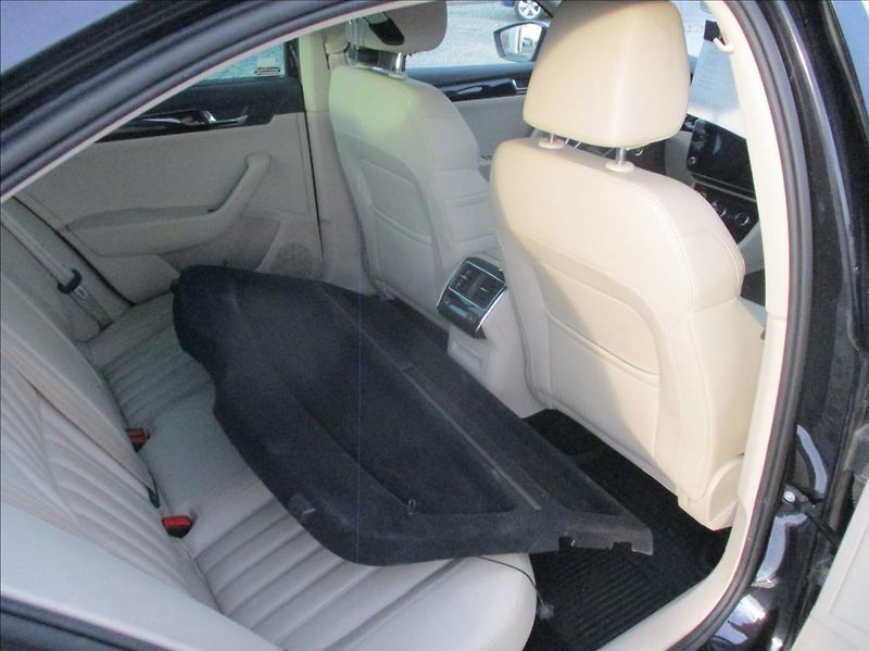 Škoda Superb 2,0 TDI, L&K,serv.historie,CZ - fotka 14 z 46